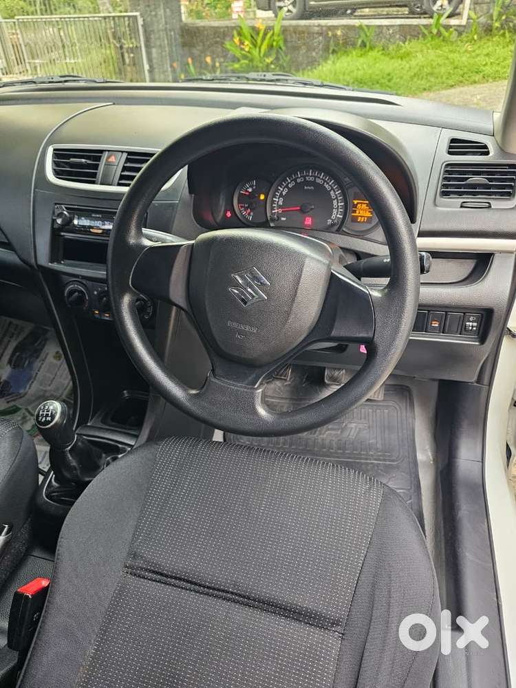 Maruti Suzuki Swift Vxi + Manual, 2017, Petrol