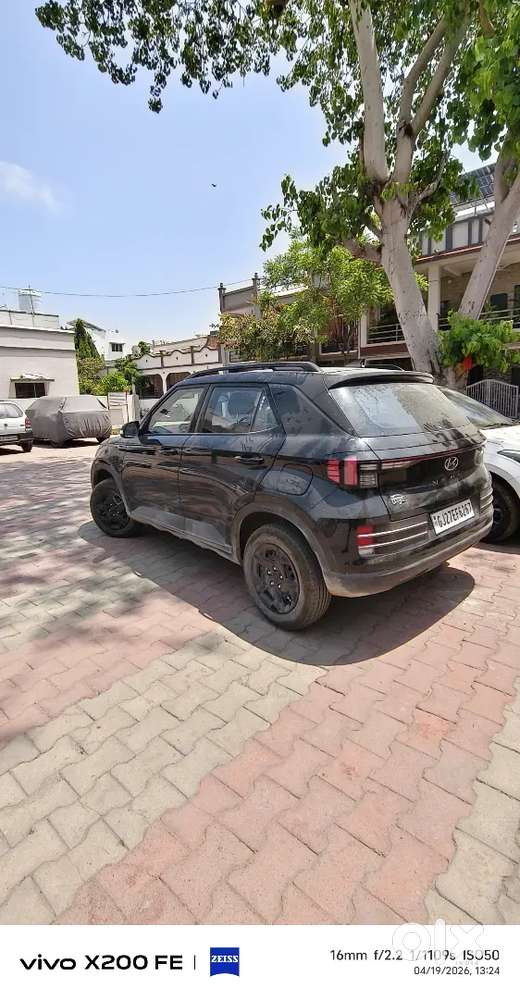 Hyundai Venue 2024 Petrol 11800 Km Driven