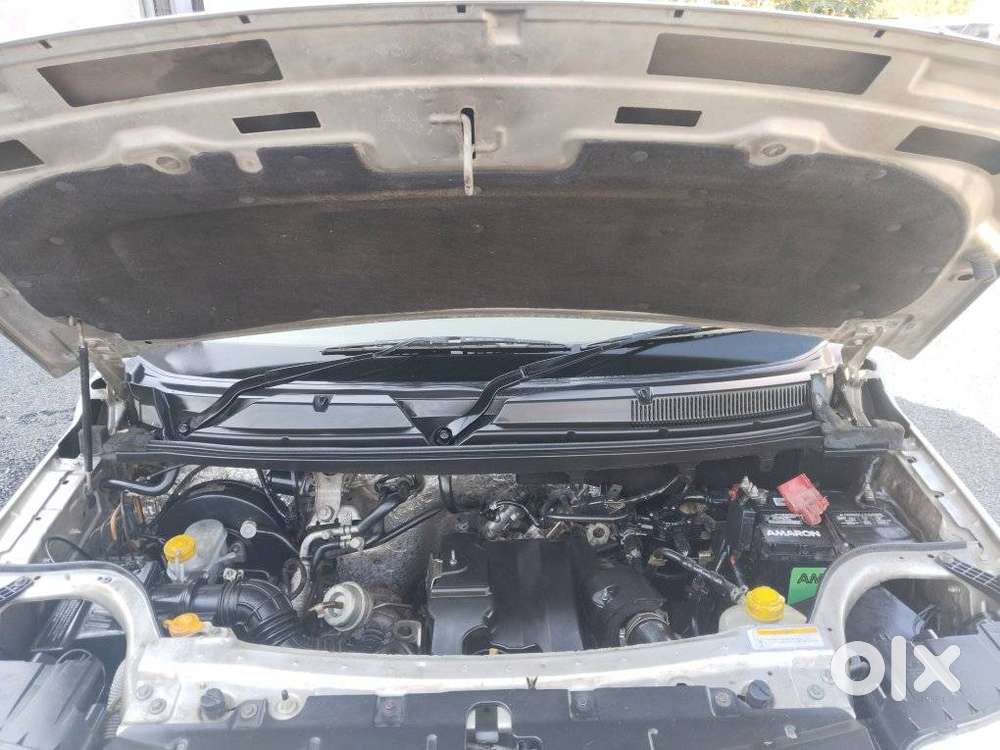 Mahindra Tuv 300 T8 Amt (automatic), 2016, Diesel