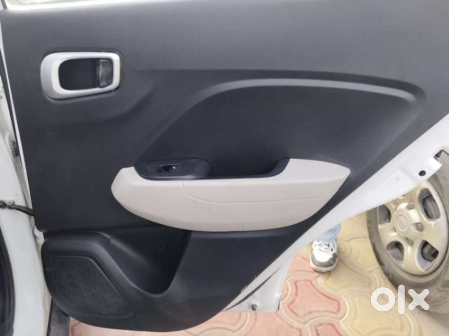 Hyundai Venue Sx Mt, 2023, Petrol