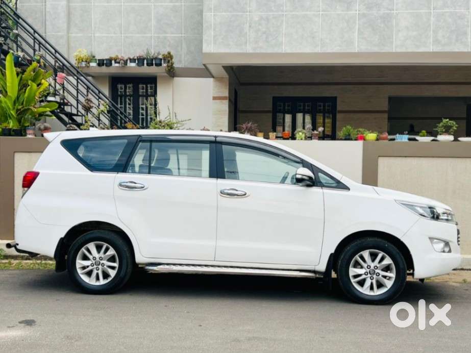 Toyota Innova Crysta 2.4 V 7 Str, 2016, Diesel