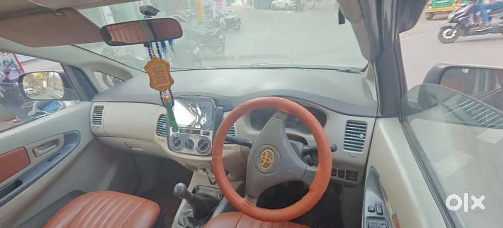 Toyota Innova 2011