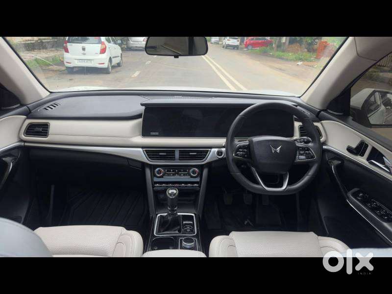 Mahindra Xuv700 2.2 Ax 7 Diesel Mt Luxury Pack Str, 2024, Diesel