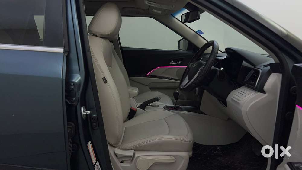 Mahindra Xuv300 1.2 W8 (o) Amt Petrol, 2022, Petrol