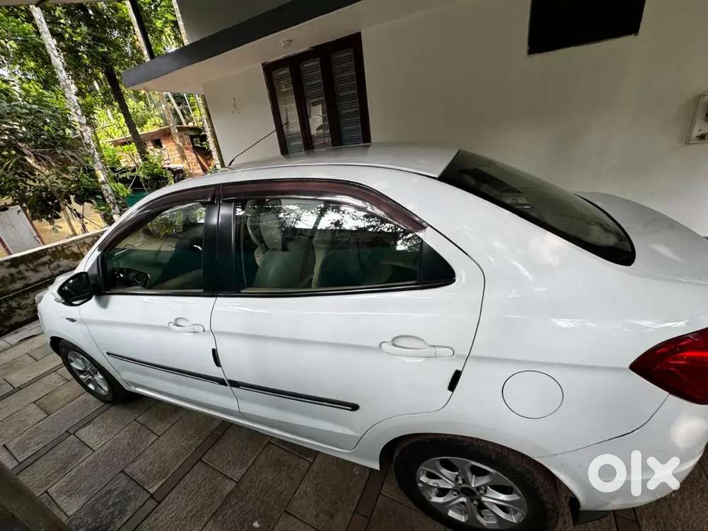 Ford Aspire Titanium Blu 2015