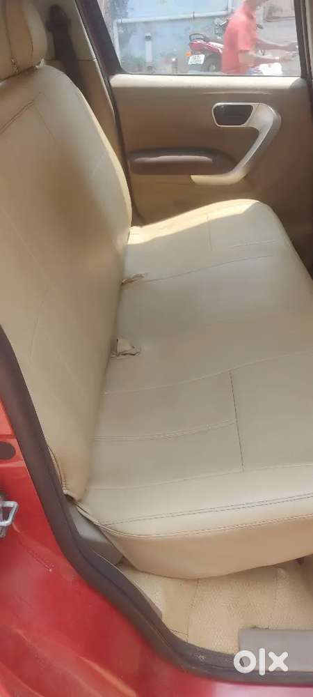 Mahindra Tuv 300 T 8 Modal