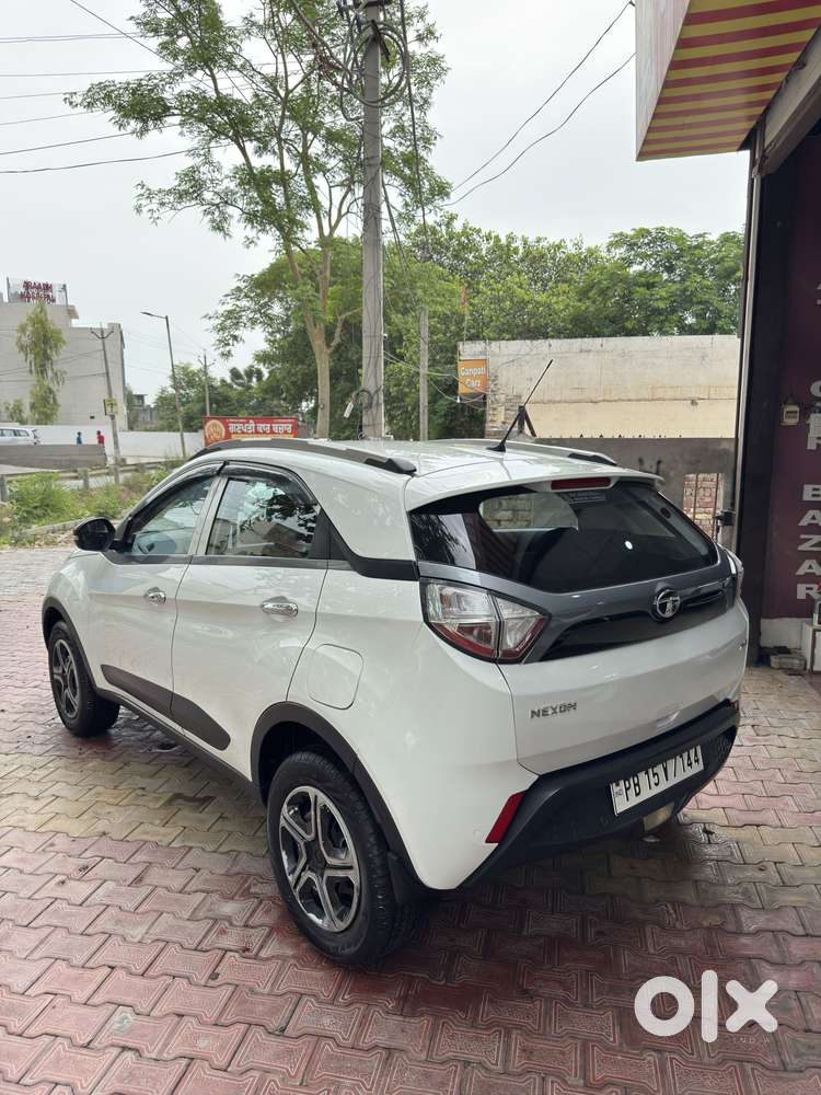 Tata Nexon 1.2 Revotron Xma Amt (s), 2019, Petrol