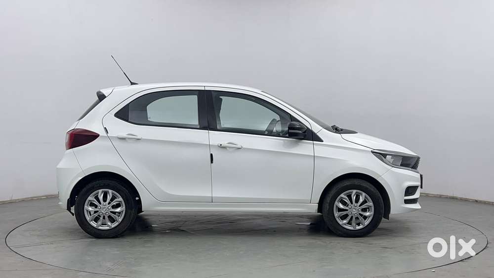Tata Tiago 1.2 Revotron Xt Option, 2025, Petrol