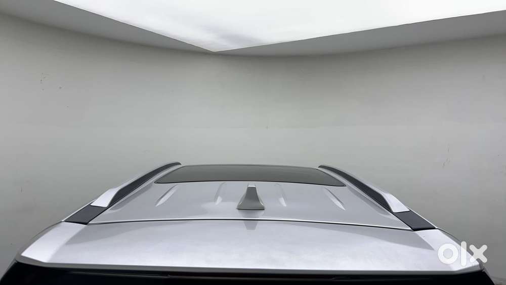 Mahindra Xuv700 2.0 Ax 7 Petrol At Luxury Pack Str, 2021, Petrol