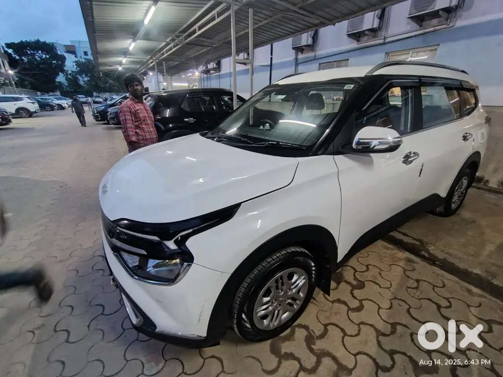 Kia Carens 2023 Petrol 30000 Km Driven