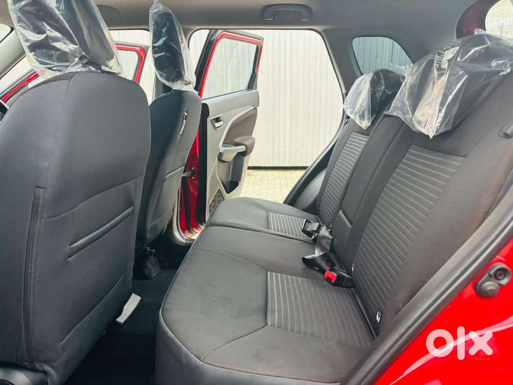 Maruti Suzuki Brezza 1.5 Zxi Smart Hybrid, 2024, Petrol