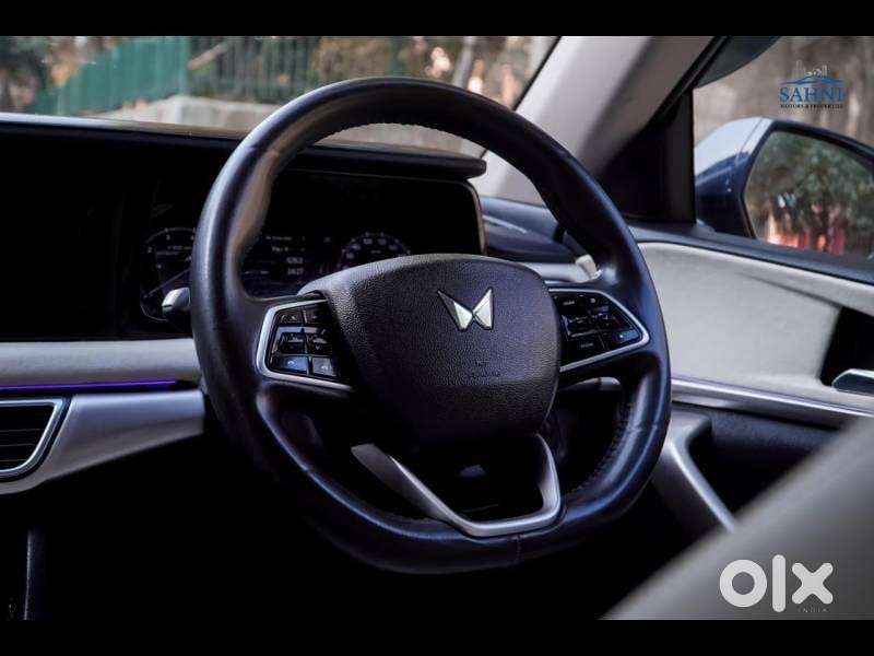 Mahindra Xuv700 2.0 Mx Petrol Mt 5 Str, 2024, Petrol