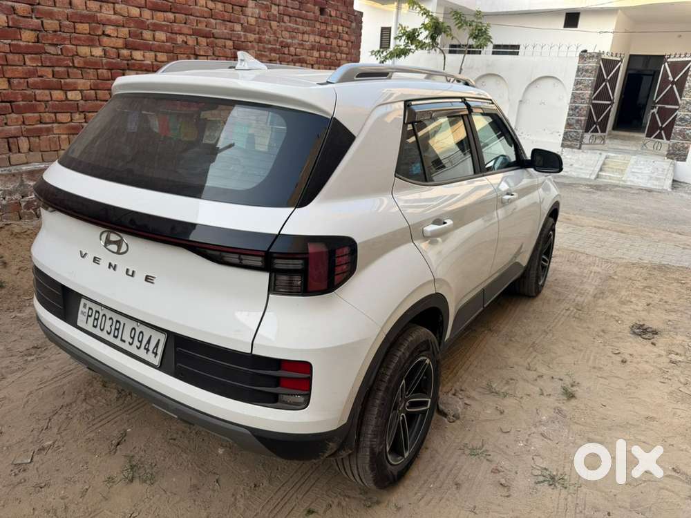 Hyundai Venue Petrol 2023