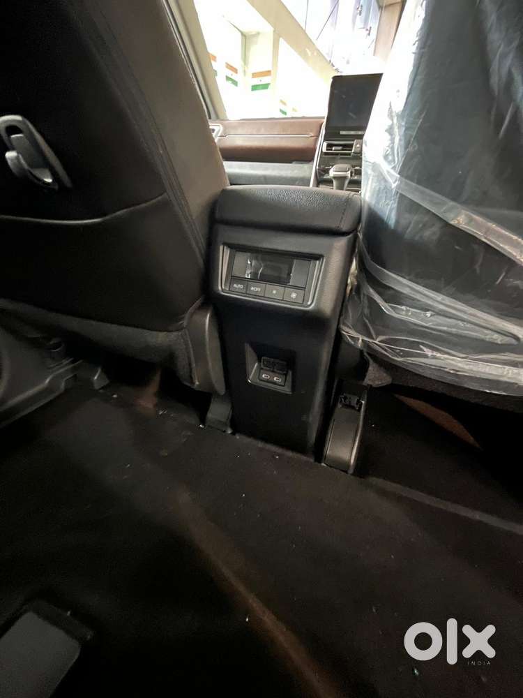 Toyota Innova Hycross 7s Option, 2026, Petrol