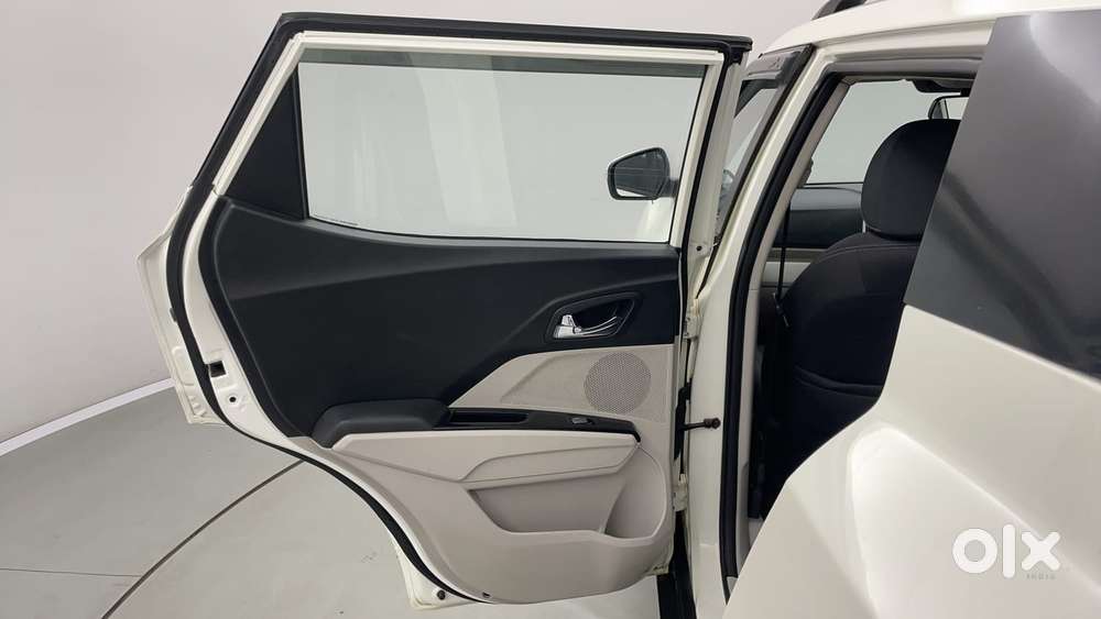 Mahindra Xuv300 W8, 2020, Petrol