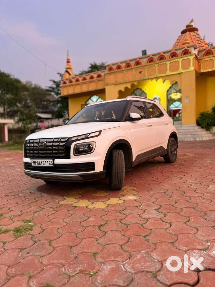 Hyundai Venue 2024 Petrol 19000 Km Driven