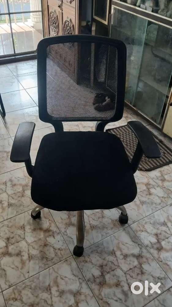 Executive officer chair (used)