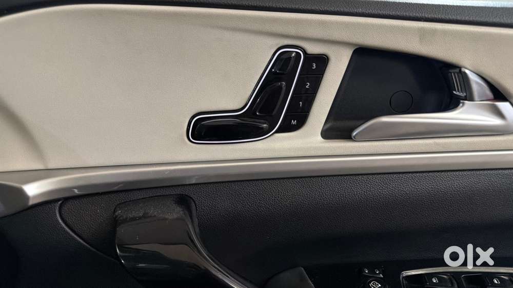 Mahindra Xuv700 2.0 Ax 7 Petrol At Luxury Pack Str, 2023, Petrol
