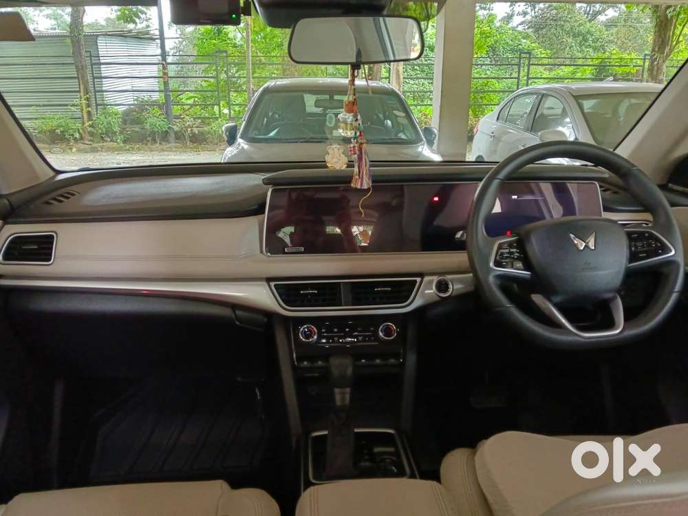 Mahindra Xuv700 2.2 Ax 7 Diesel At Luxury Pack Str Awd, 2023, Diesel