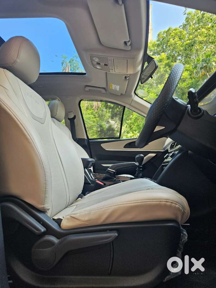 Mahindra Xuv700 Ax 5 Petrol Mt 7 Str (e), 2024, Petrol