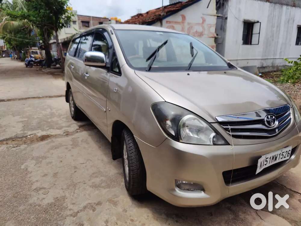 Toyota Innova 2011