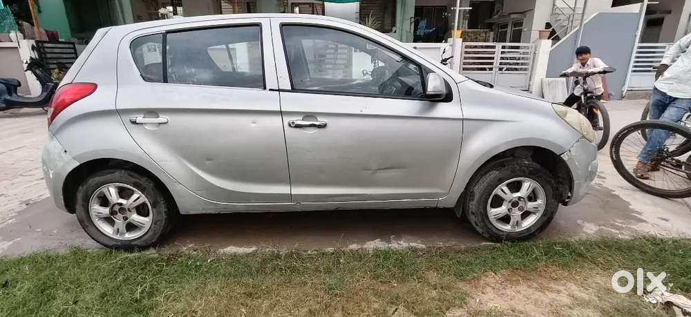Hyundai I20  2011 Petrol And Cng Top Model