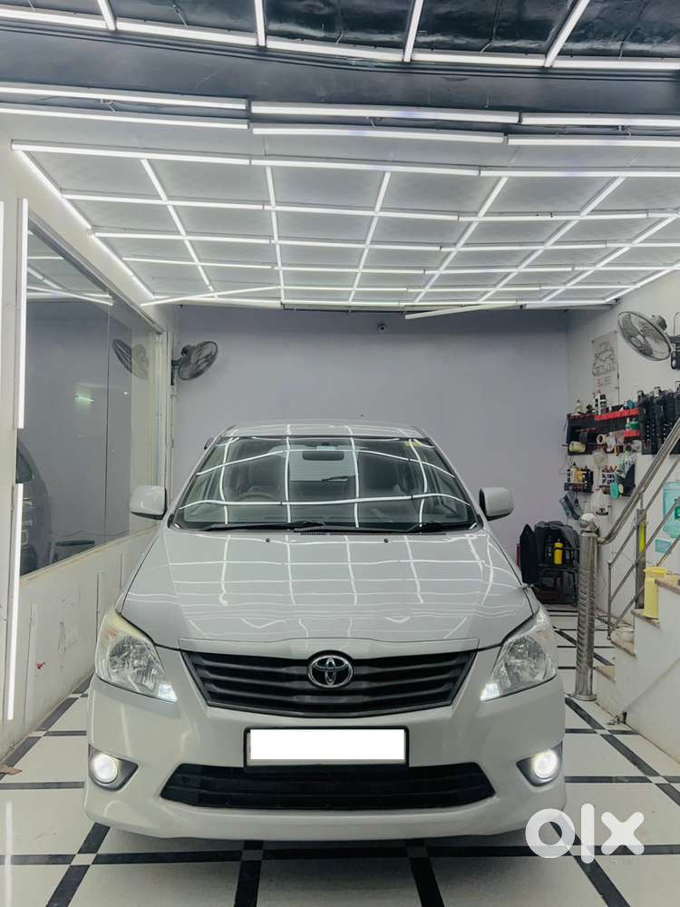 Toyota Innova 2.5 G Diesel  1.05 Lakh Km  Full Toyota Service Record