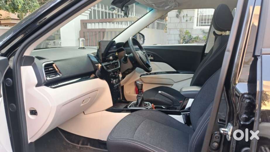 Mahindra Xuv 3xo Ax5 Ds Mt, 2025, Diesel