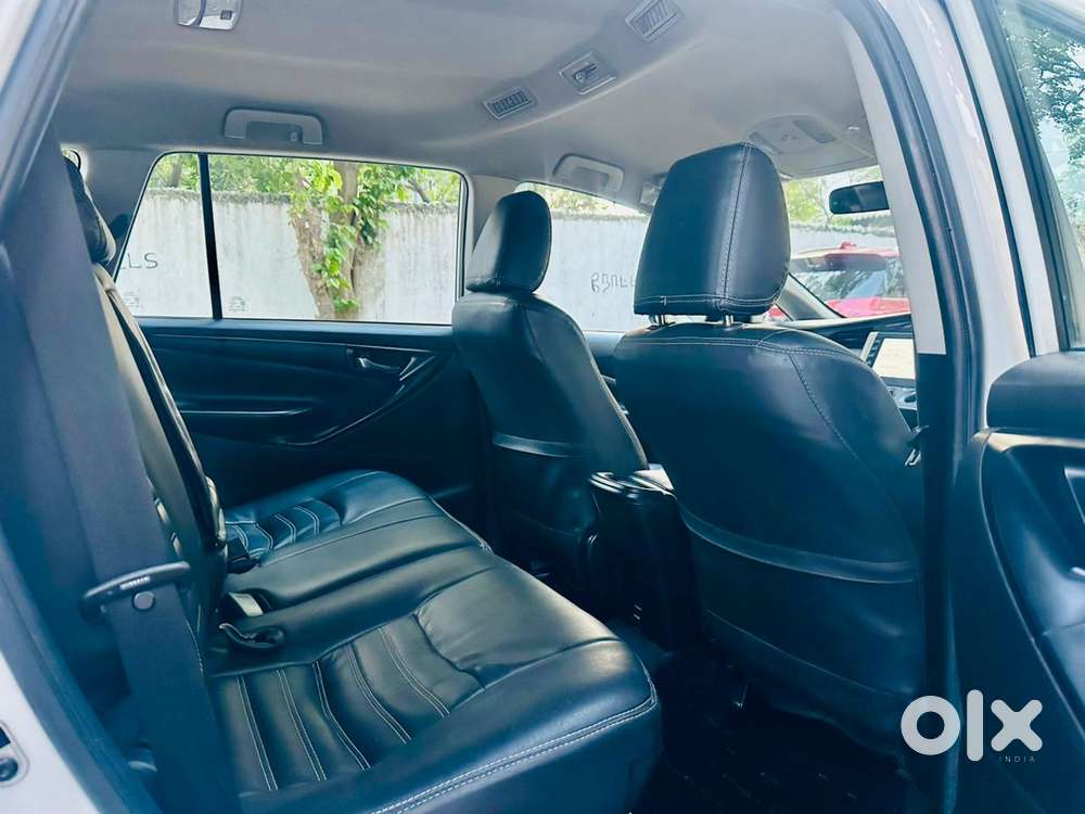 Toyota Innova Crysta 2.4 G Mt 8s, 2023, Diesel