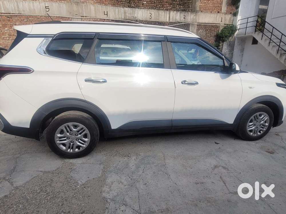 Kia Carens 2023 Petrol 30000 Km Driven