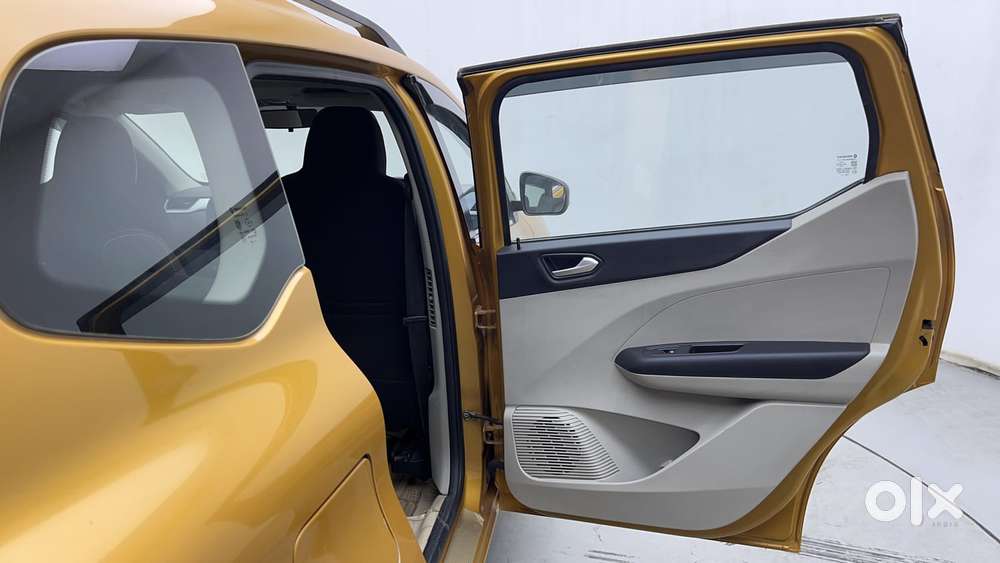 Renault Triber Rxz, 2021, Petrol