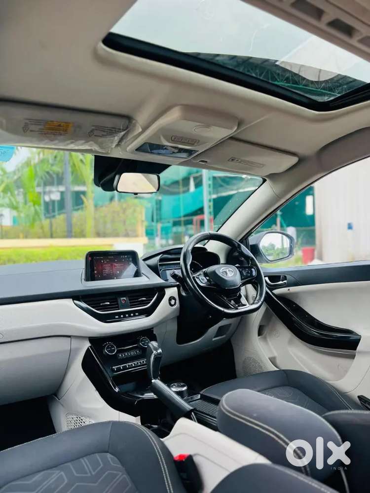 Tata Nexon Topmodel  Xza+sunroof