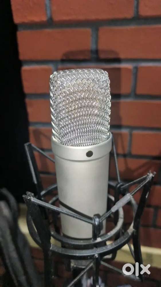 Rode NT1 Microphone + 5 Inch Studio Monitors &ndash; Urgent Sale