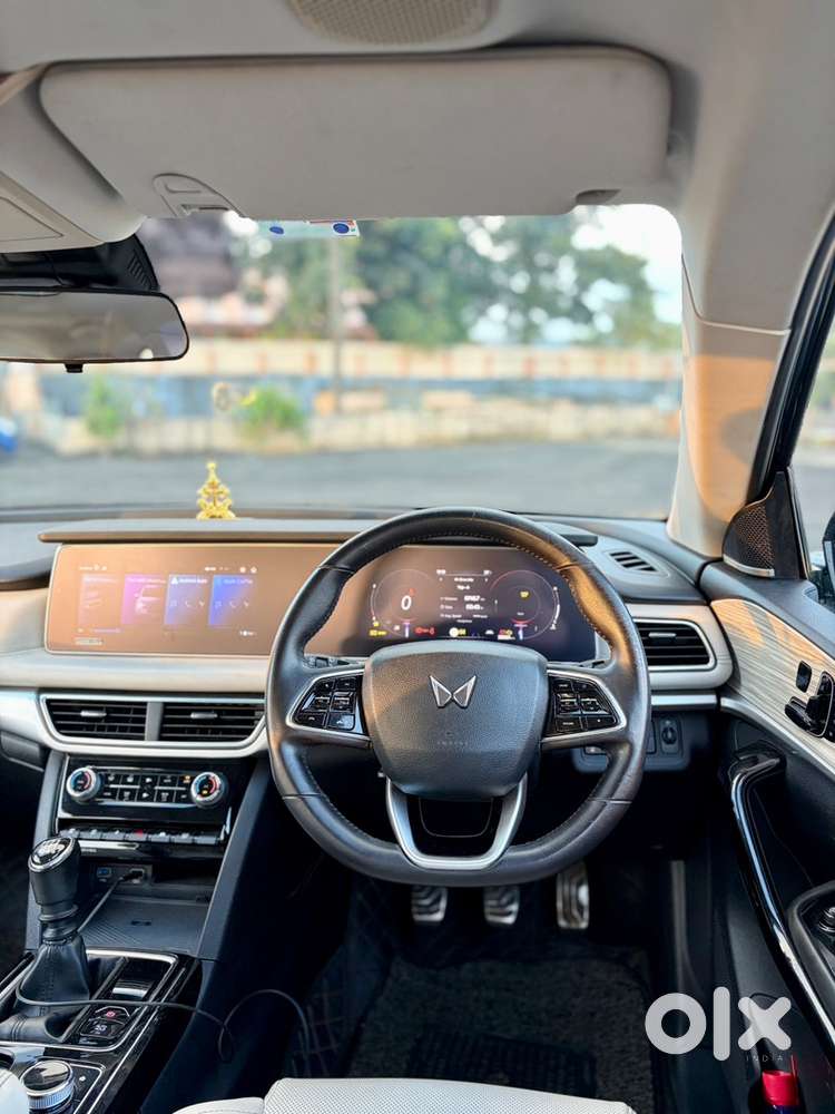 Xuv700 Ax7 Luxury Pack Petrol Mt 2022 Model(limited Edition)