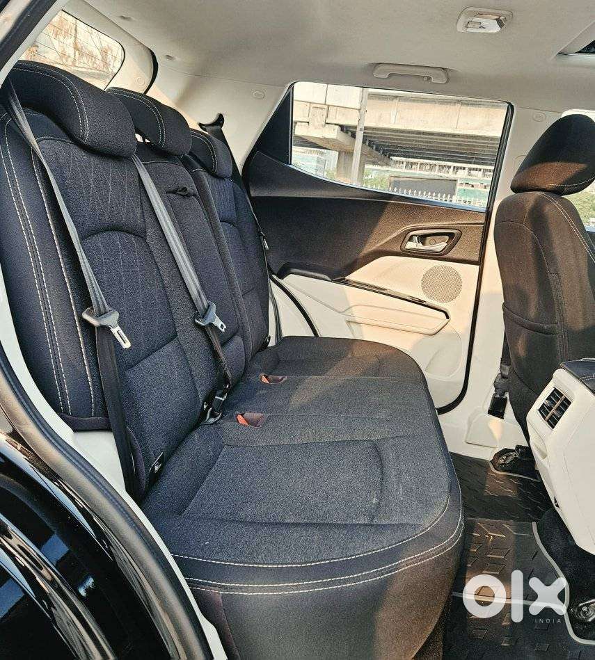 Mahindra Xuv 3xo Ax5 Pm Mt, 2024, Petrol