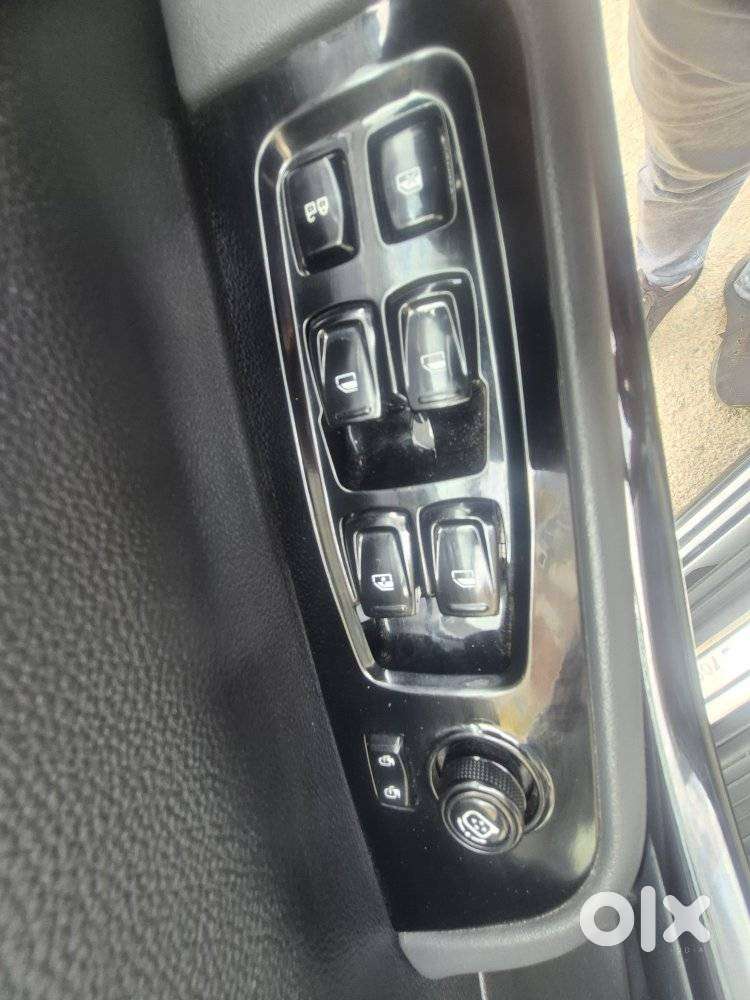 Mahindra Xuv700 2.0 Ax 7 Petrol At Str, 2024, Petrol