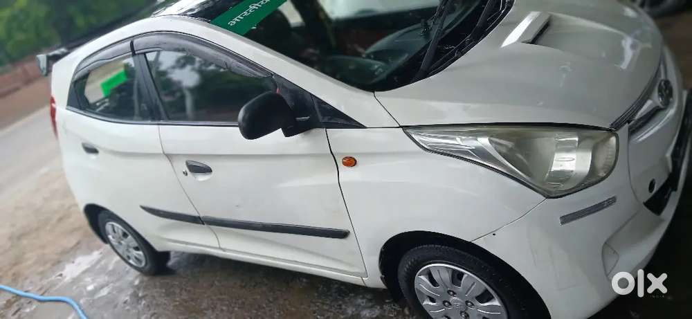 Hyundai Eon 2013 Petrol 102000 Km Driven  Someone In The Car