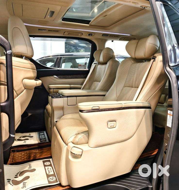 Toyota Vellfire Vip – Executive Lounge, 2022, Petrol