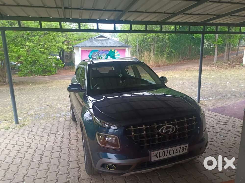2022 May Automatic Hyundai Venue Dct Engine 76000 Km Driven 950000