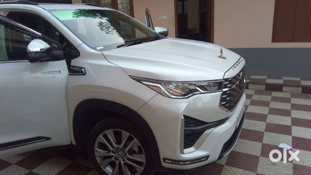 Innova Hycross Hybrid 7 Seater 3