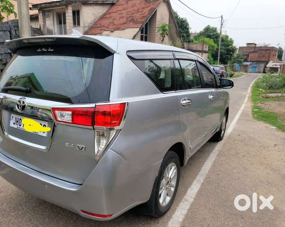 Toyota Innova Crysta 2.4 V 8 Str, 2016, Diesel