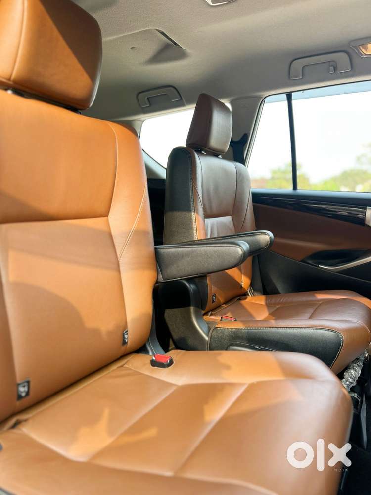 Toyota Innova Crysta 2.8 Zx At 7 Seater, 2016, Diesel