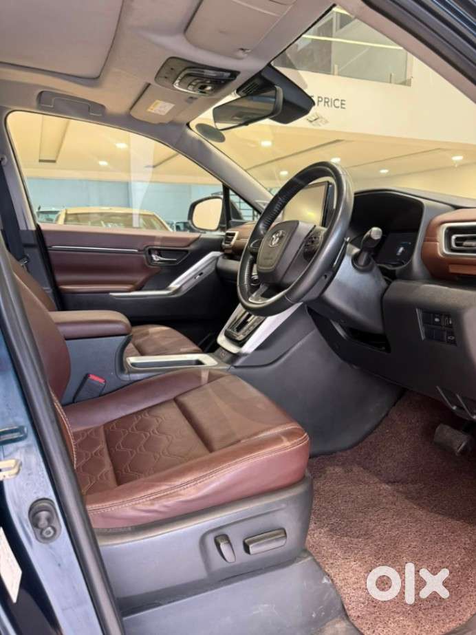 Toyota Innova Hycross 2.0 Zx Hybrid 7 Str, 2024, Petrol