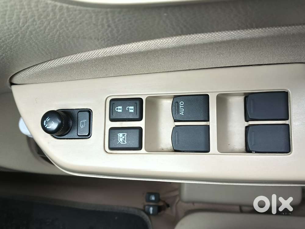 Maruti Suzuki Swift Dzire 1.2 Vxi Bsiv, 2015, Petrol