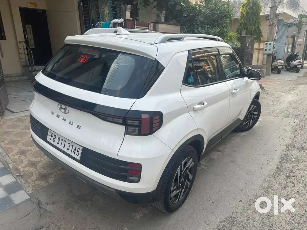 Hyundai Venue 2023 Diesel Well Maintained
