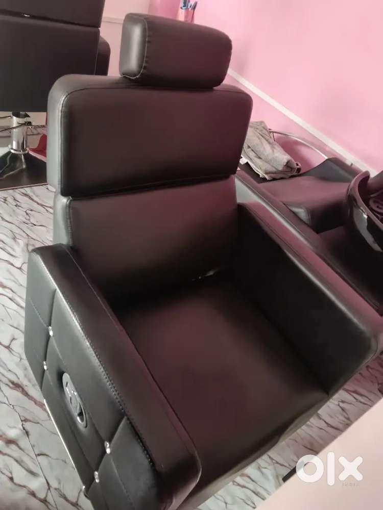 Salon styling chair