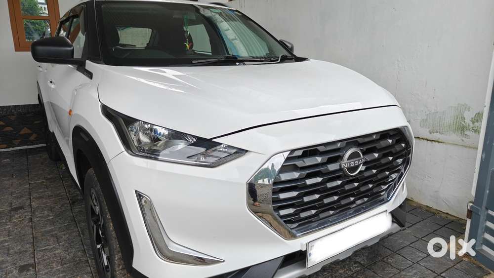 Nissan Magnite Xe 1.0 Petrol (2022) -  Upgraded With Top-end Features