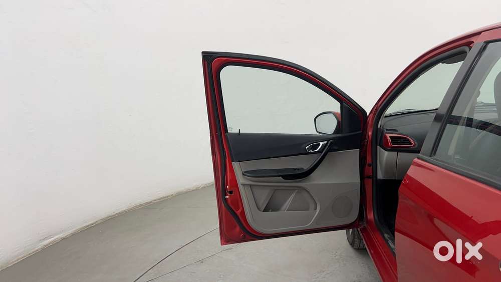 Tata Tiago 1.2 Revotron Xe Option, 2017, Petrol