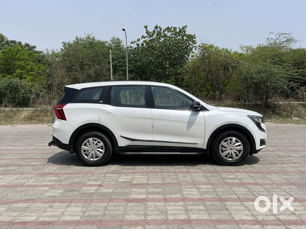 Mahindra Xuv700 Mx Petrol Mt 5 Str (e), 2023, Petrol