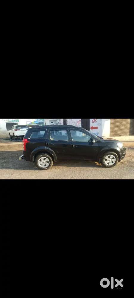 Mahindra Xuv500 2016 Diesel 32000 Km Driven